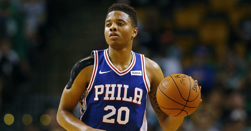 Markelle Fultz z Philadelphie vstoupil do NBA se zran�ním ramene.