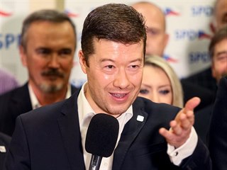 Tomio Okamura v pražském volebním štábu SPD. (21. října 2017)