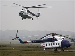 Vrtulník Mi-8 s registra�ní zna�kou 0001