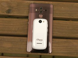 Malý smartphone Jelly Pro potěší hmotností pouhých 60,4 gramu, zatímco veliký...