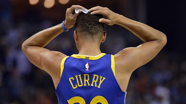 Stephen Curry nastlel 37 bod, ale Golden State podlehlo na palubovce v Memphisu.