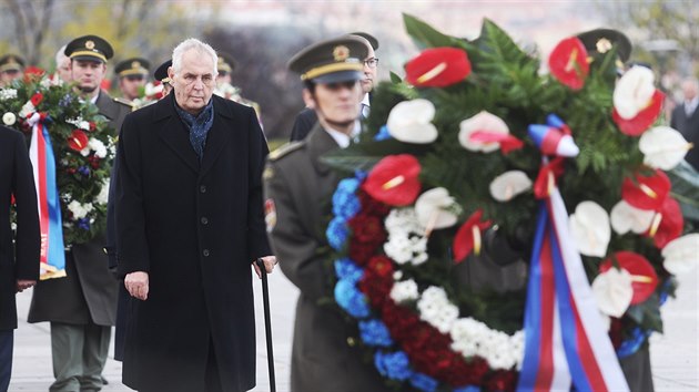 Kladení věnců se zúčastnil i prezident Miloš Zeman.