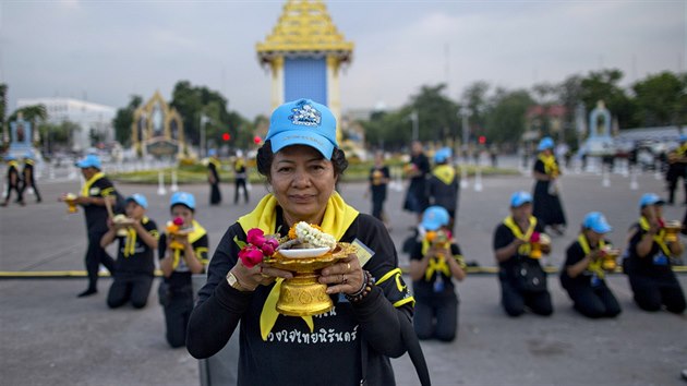 V Thajsku zahájili ve středu rituál královského pohřbu, přihlíží statisíce lidí (25. října 2017)