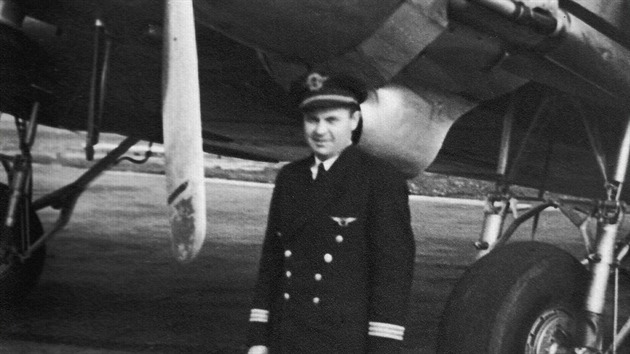 Kapitán ČSA Oldřich Doubek v roce 1949.