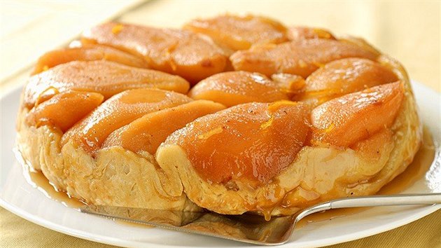 Obrcen kol, kter vznikl nhodou dky zapomntlivosti francouzsk kuchaky. Legendrn Tarte Tatin, proslaven Claudem Monetem.