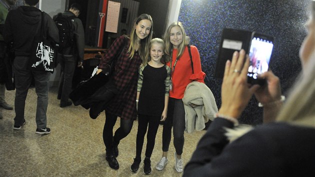 Youtuberky Lucie a Nicole na jihlavském Mezinárodním festivalu dokumentárních filmů diskutovaly s diváky a setkaly se i se svými fanoušky a fanynkami.