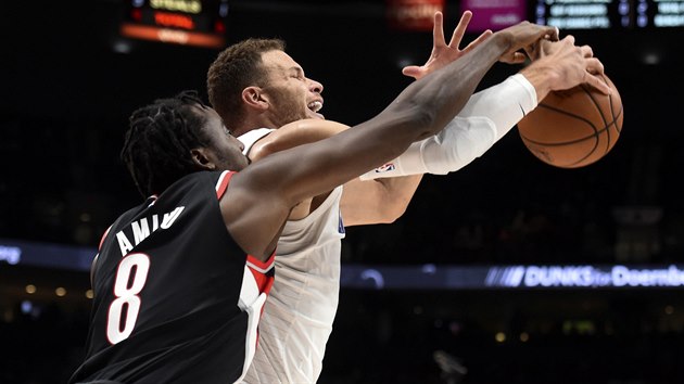 Blake Griffin z Los Angeles Clippers v presu, spe se po nm Al-Farouq Aminu z Portlandu.