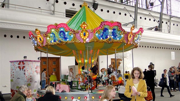 Koloto� Vitra obsadily designov� ikony a portr�ty slavn�ch design�r�.