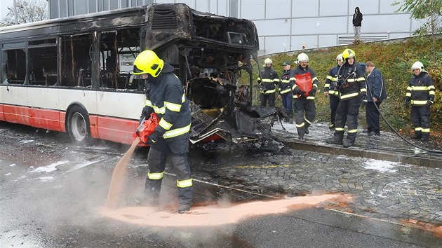 Prat hasii zasahovali u poru autobusu v Jinonicch. (27.10.2017)