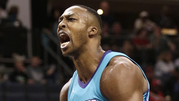 Dwight Howard z Charlotte slav svj dunk proti Houstonu.