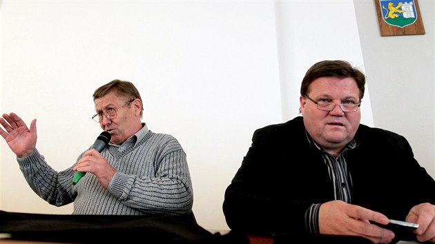 Politická debata Miroslav Grebeníček (vlevo) se Zdeňkem Škromachem (duben 2012).