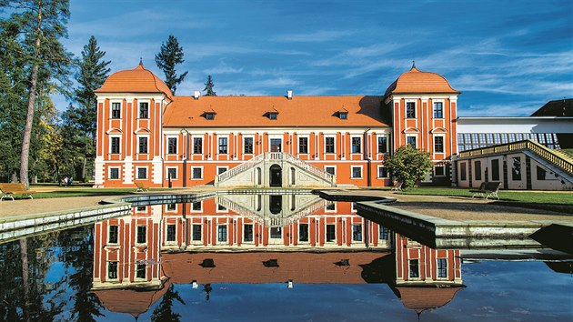 V jedinečném souboru barokních staveb se nyní nachází knihovna, polyfunkční vzdělávací středisko a kronika města. 