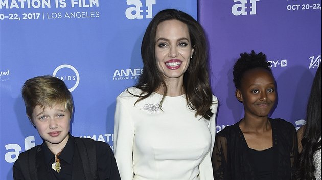 Angelina Jolie a jej dcery Shiloh a Zahara (Los Angeles, 20. jna 2017)