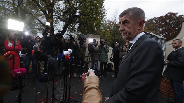 f hnut ANO Andrej Babi pichz komentovat vsledky povolebn schzky s prezidentem Miloem Zemanem v Lnech ( 23. 10. 2017)