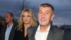Andrej Babi� s man�elkou mí�í do volebního �tábu ANO (21. �íjna 2017).