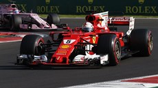 Sebastian Vettel z Ferrari pi kvalifikaci na Velkou cenu Mexika Formule 1.