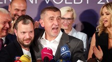 Pedseda hnutí ANO Andrej Babi se raduje z vítzství ve volbách do Poslanecké...