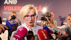 Ministryn pro místní rozvoj Karla lechtová pila jako první mezi novináe....