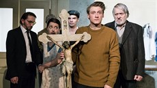 Poslední dny druhé sv�tové války svedou dohromady t�i mladé kluky: sedláka...