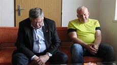 Hejtman Jiří Běhounek (vlevo) a krajský předseda sociální demokracie Petr Krčál...