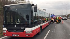 Ranní dopravu na Jiní spojce zkomplikoval pokozený autobus MHD (24.10.2017)