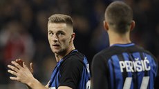 Milan kriniar z Interu Milán slaví svj gól.