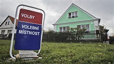 V obci ebráky lidé volili v rodinném dom Reny Vaátkové. (21. 10. 2017)