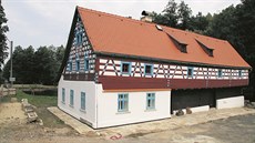 Hrázd�ný statek v Dolním �andov� zachránili man�elé Dvo�ákovi. 