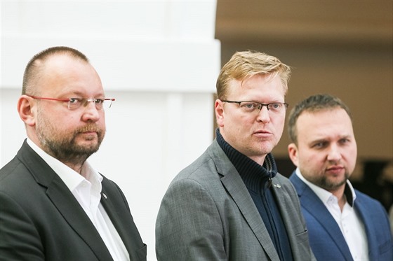 Pavel Blobrádek, Jan Bartoek a Marian Jureka (vichni KDU-SL) komentují...