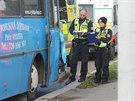 V Plzni kolem jeden�ct� hodiny havaroval autobus. Deset d�t� utrp�lo lehk�...
