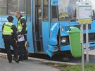 V Plzni kolem jeden�ct� hodiny havaroval autobus. Deset d�t� utrp�lo lehk�...