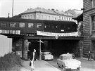 Podjezd pod trat� u n�dra�� Praha-T�nov do Pob�e�n� ulice (22. kv�tna 1972)