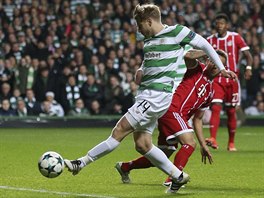 Stuart Armstrong ze Celtiku Glasgow zakonuje v utkn Ligy mistr proti...