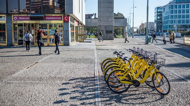Čínské Ofo vyrazilo do boje o pražské cyklisty. V ulicích Prahy chce mít za rok 3000 kol k zapůjčení.