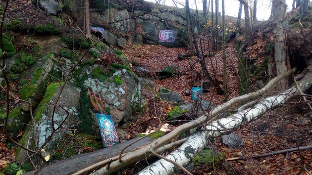 Kmeny popadaly i na Smr�ovsk� peklo se �ty�mi Urbanov�mi obrazy.