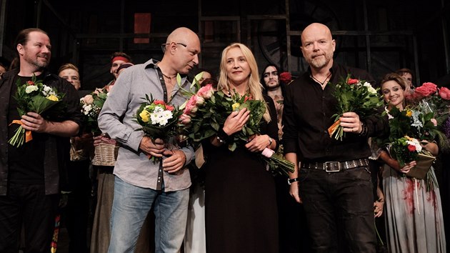 Michal Kocourek (vpravo) s tvůrci muzikálu Krysař na obnovené premiéře v září 2017