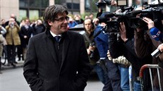 Sesazený katalánský premiér Carles Puigdemont na tiskové konferenci v Bruselu...