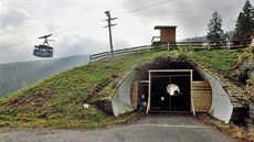 Celou konstrukci zpevní 56 ocelových výztu�í.