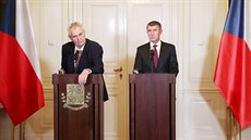 Prezident Milo Zeman a pedseda hnutí ANO Andrej Babi na tiskové konferenci...
