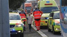 Bhem nehody autobusu v Plzni se zranilo deset dtí. (31. 10. 2017)