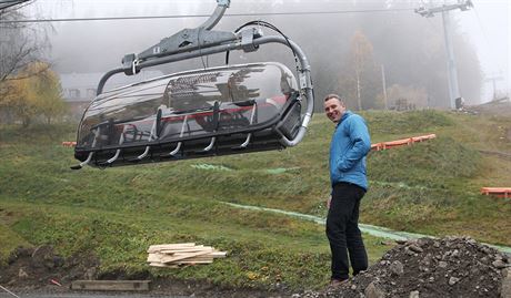 V roce 2017 bylo Karlu Leatkovi, provozovateli Ski areálu Kopivná, jet do smíchu, nyní sítá mnohamilionové ztráty.