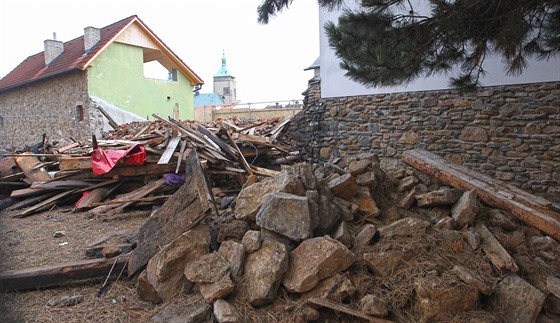 Památkově chráněný dům v Kozí ulici na konci října nenávratně zmizel, zůstalo...