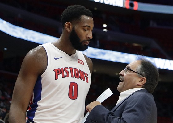 Andre Drummond pijímá kritiku od trenéra Stana Van Gundyho.