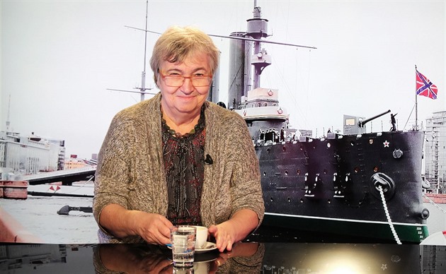Poslední rozloučení s Petruškou Šustrovou, pokračuje dění kolem České televize