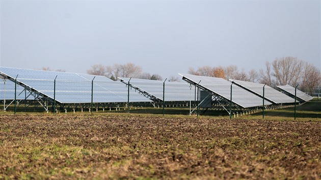 Obyvatelé Hlušic na Hradecku chtějí solární park, rozhodli v referendu