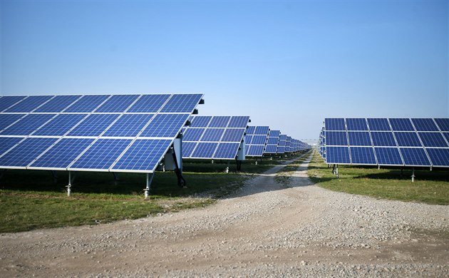 Fotovoltaická elektrárna u brnnského letit se rozkládá na 40 hektarech a má...