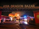 Poár trnice Asia Dragon bazar ve Svatém Kíi, nedaleko hranic s Nmeckem.