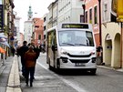V eskobudjovické Krajinské ulici jezdí od stedy minibusy.
