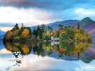 BARVY PODZIMU. Podzimní barvy se odráí ve vod jezera Derwentwater v národním...