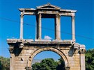 Hadriánova brána v Athénách na souasném snímku.